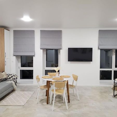 Vinna Просторі Апартаменти В Новобудові. เตอร์โนปิล ภายนอก รูปภาพ