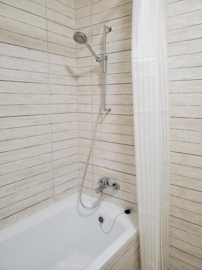 Vinna Просторі Апартаменти В Новобудові. เตอร์โนปิล ภายนอก รูปภาพ