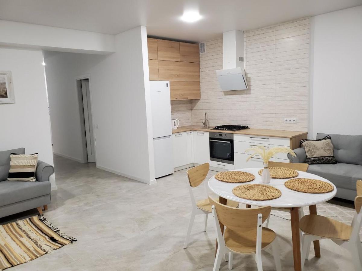 Vinna Просторі Апартаменти В Новобудові. เตอร์โนปิล ภายนอก รูปภาพ
